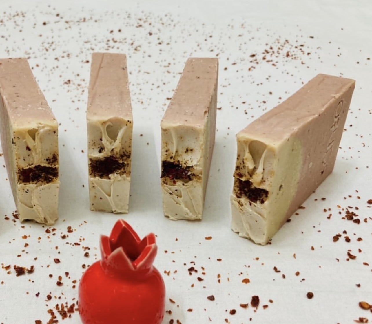 صابون گیاهی و طبیعی با عصاره انار