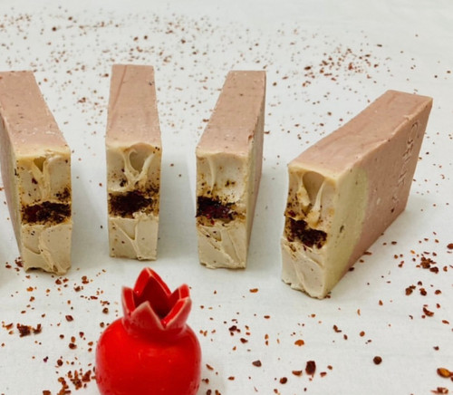 صابون گیاهی و طبیعی با عصاره انار