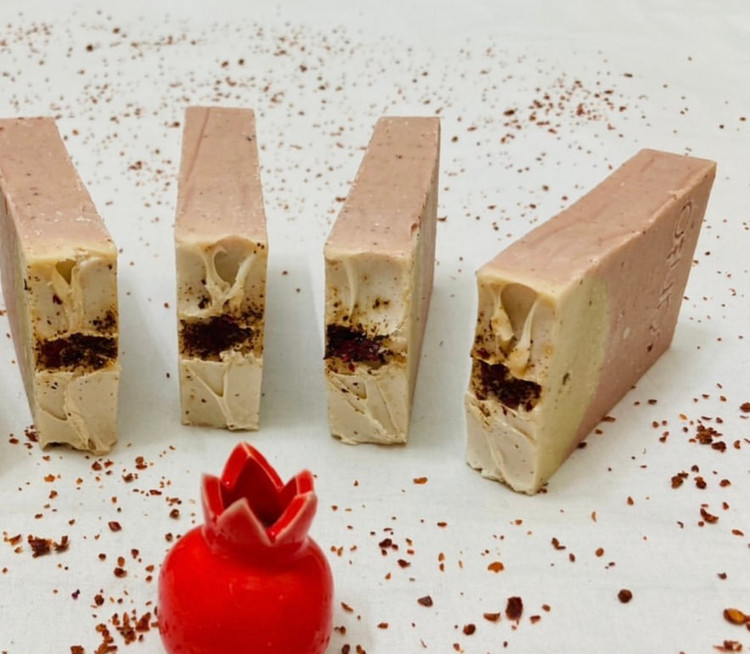 صابون گیاهی و طبیعی با عصاره انار